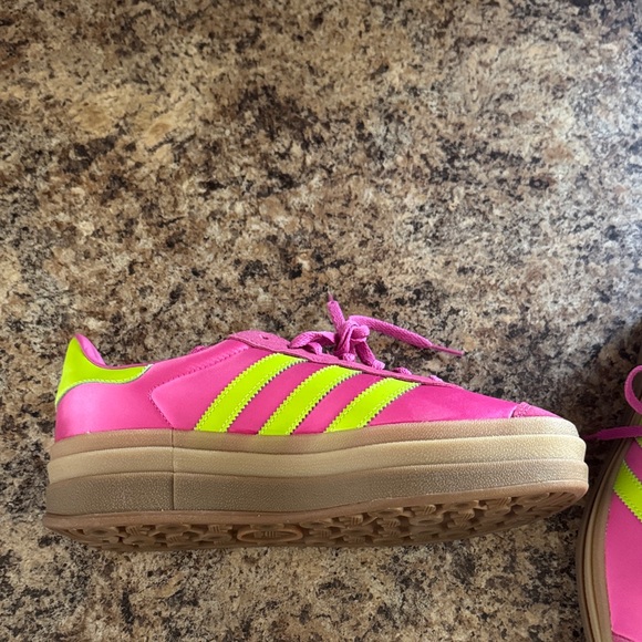 adidas Gazelle Women’s Pink with Neon NWOT - Picture 5 of 7